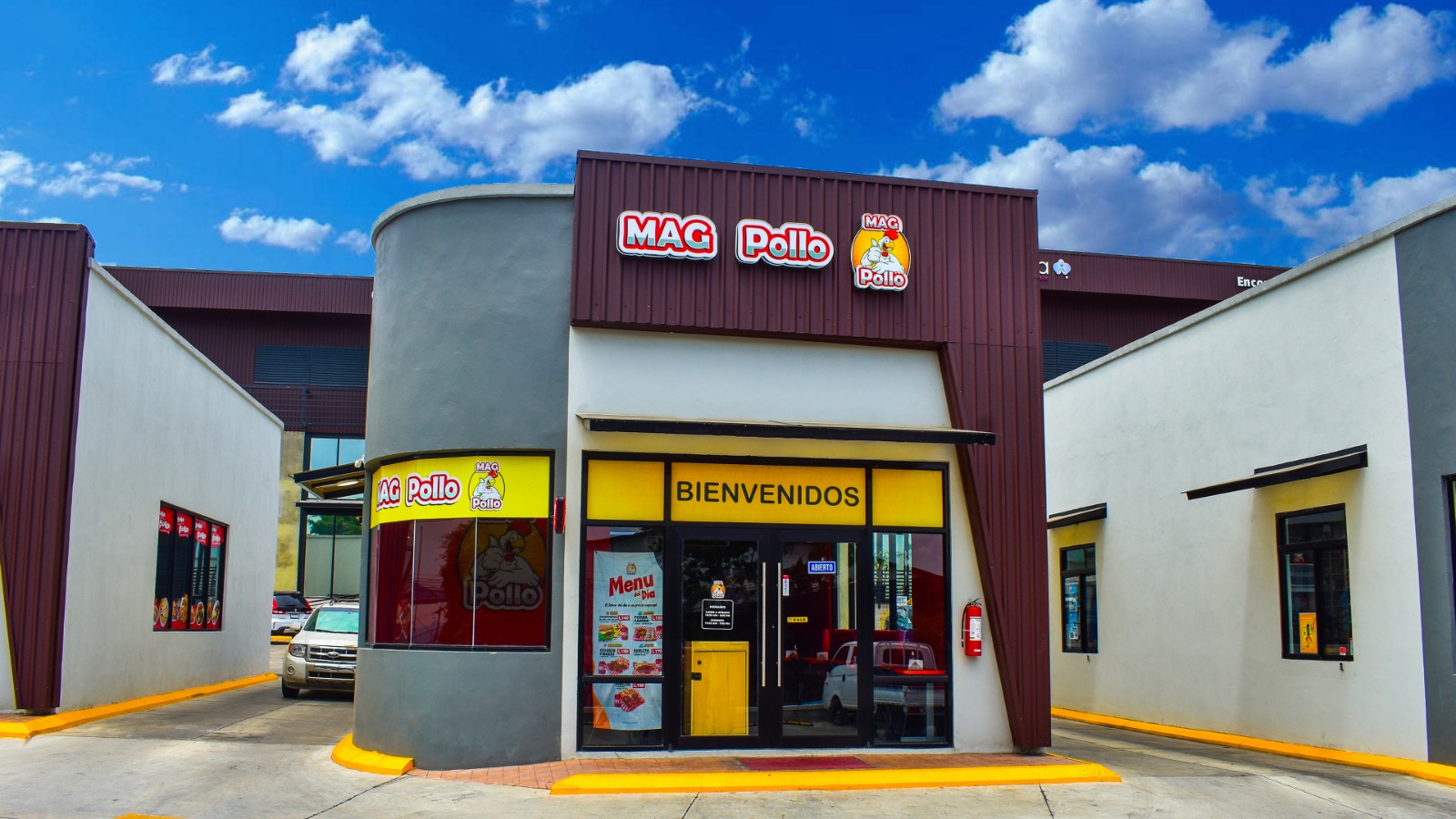 Magpollo Plaza La Guardia